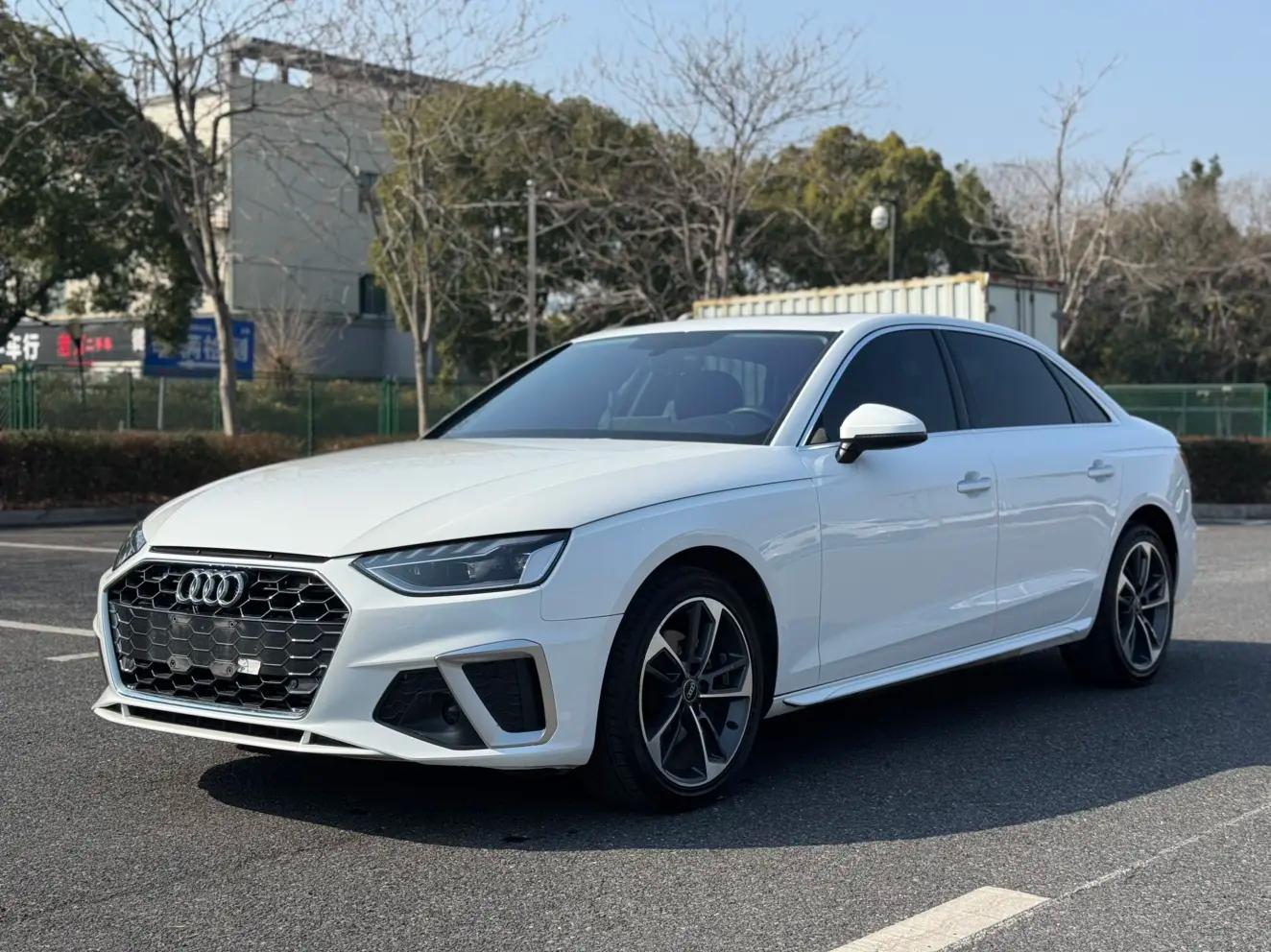 Audi A4L 2023 г. 71012 км.