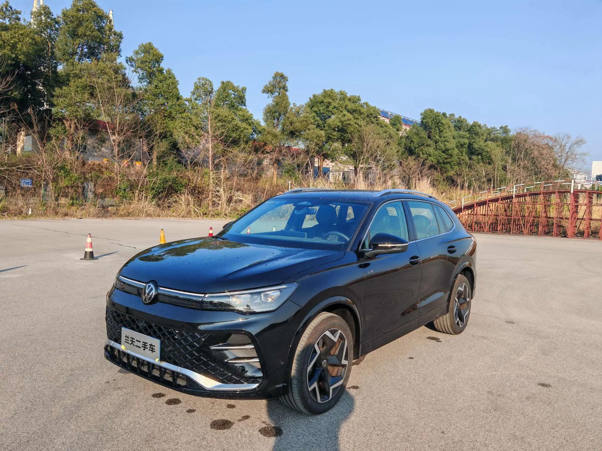 Volkswagen Tiguan L 2025 г. 1600 км.