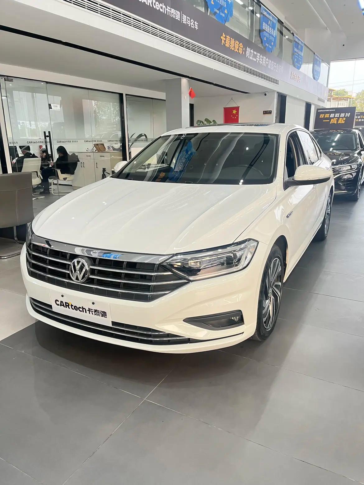 Volkswagen Sagitar 2022 г. 56964 км.