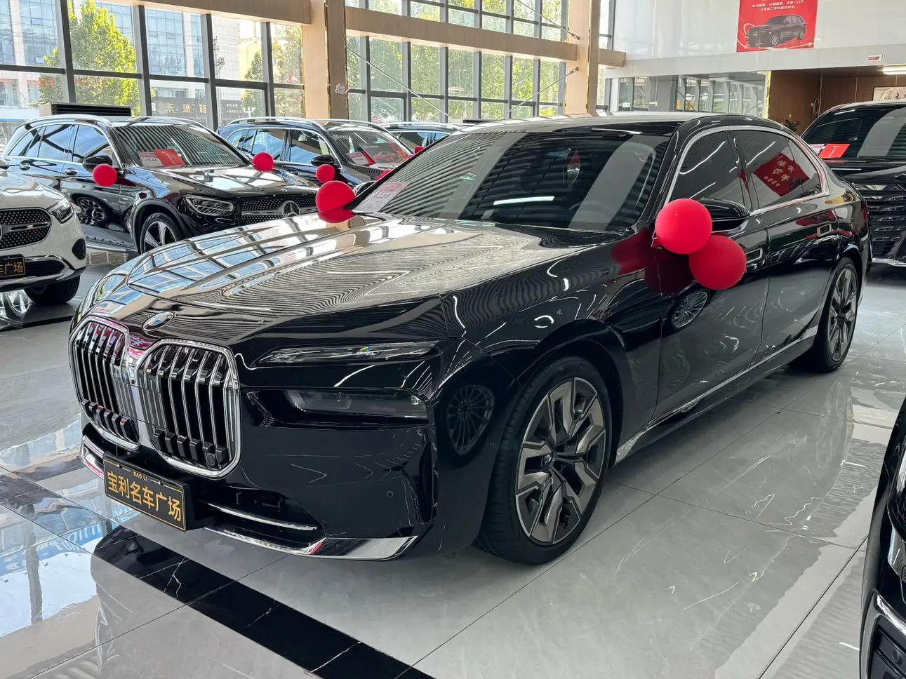 BMW 7 Series 2024 г. 24098 км.