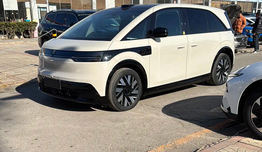 ZEEKR MIX 2024 г. 4046 км.