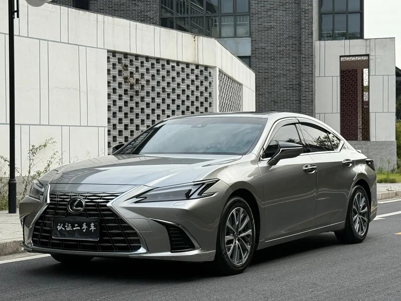 Lexus ES 2025 г. 20000 км.