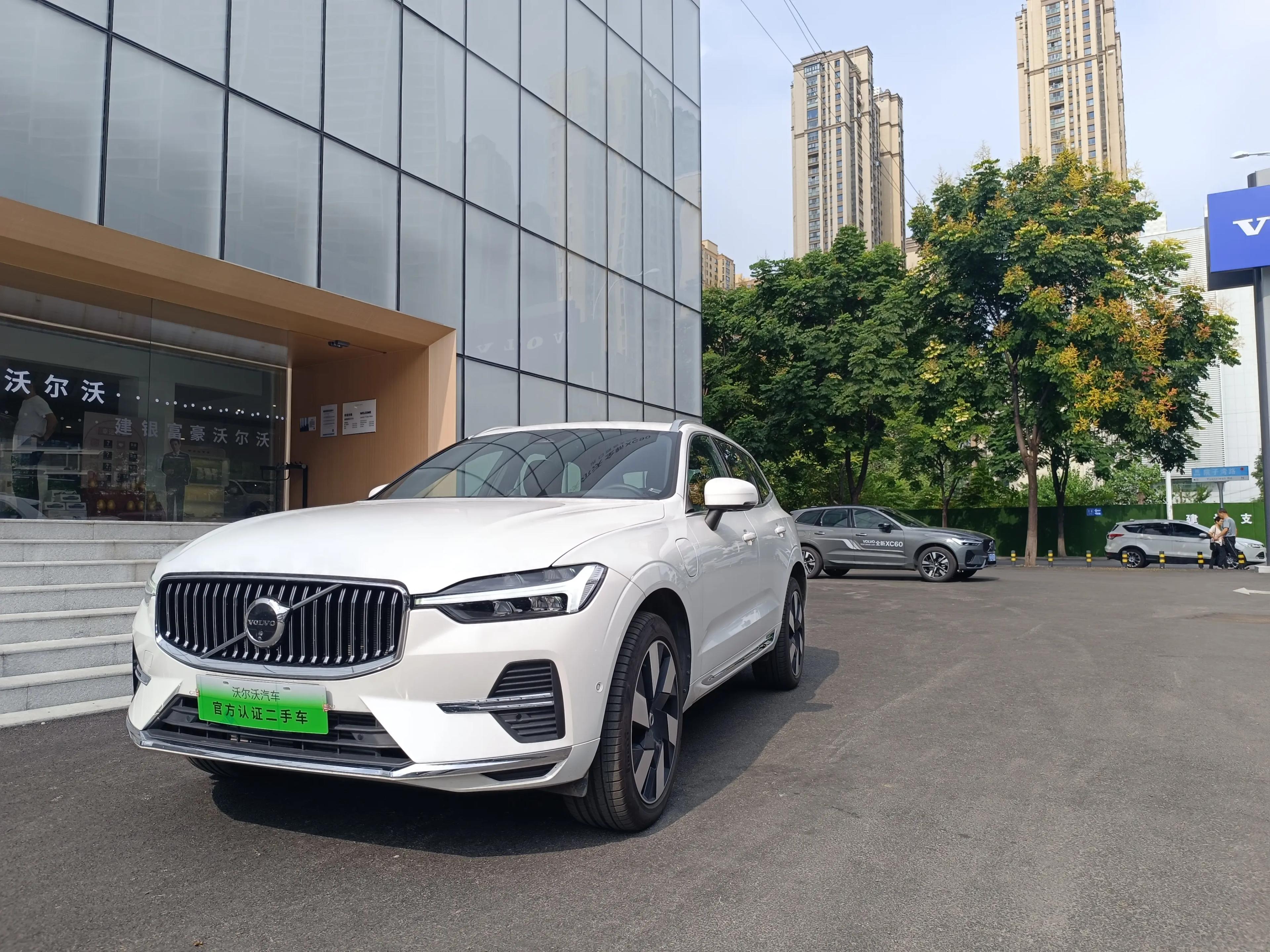 Volvo XC60 PHEV 2024 г. 22033 км.