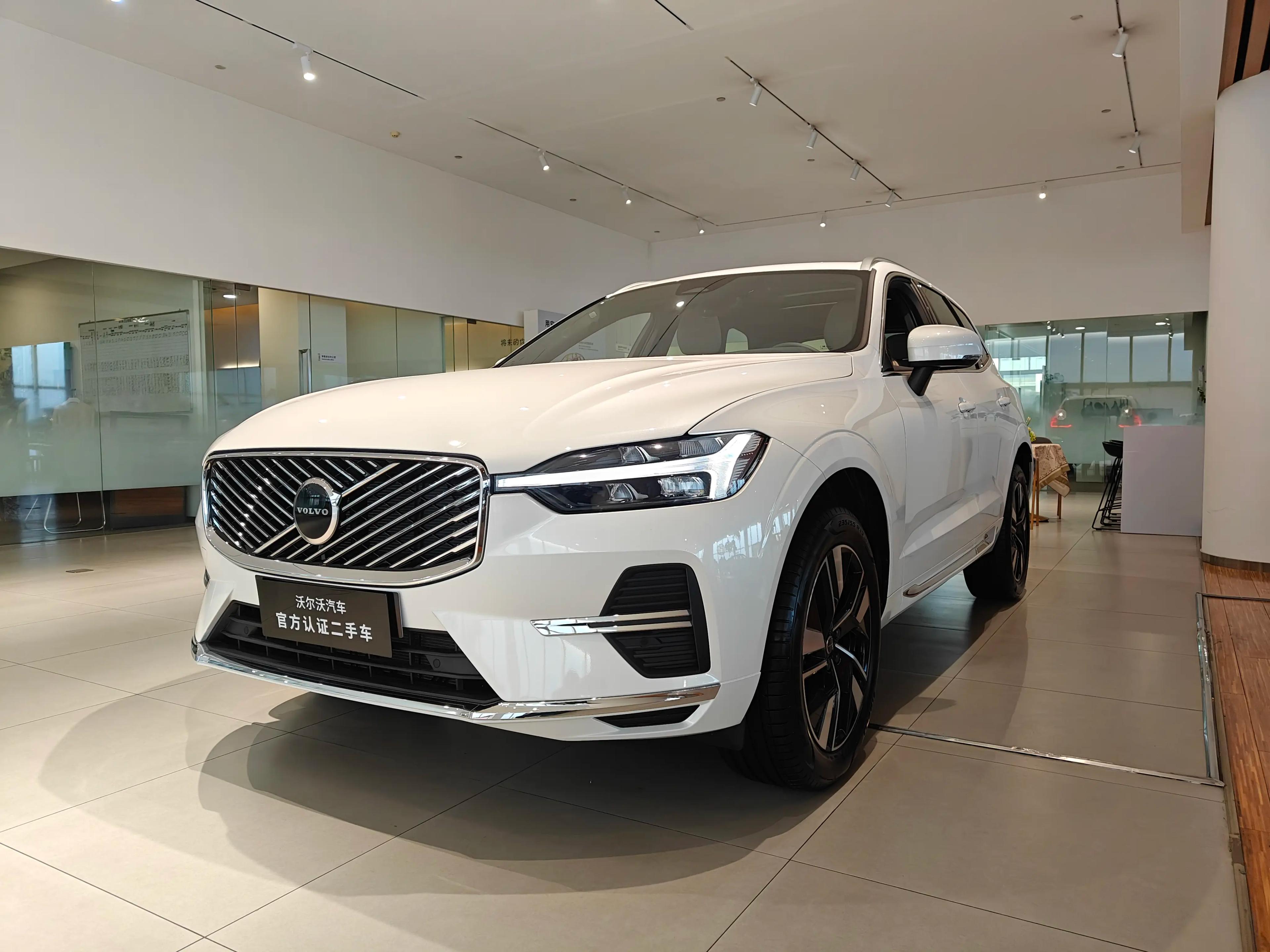 Volvo XC60 2025 г. 1239 км.