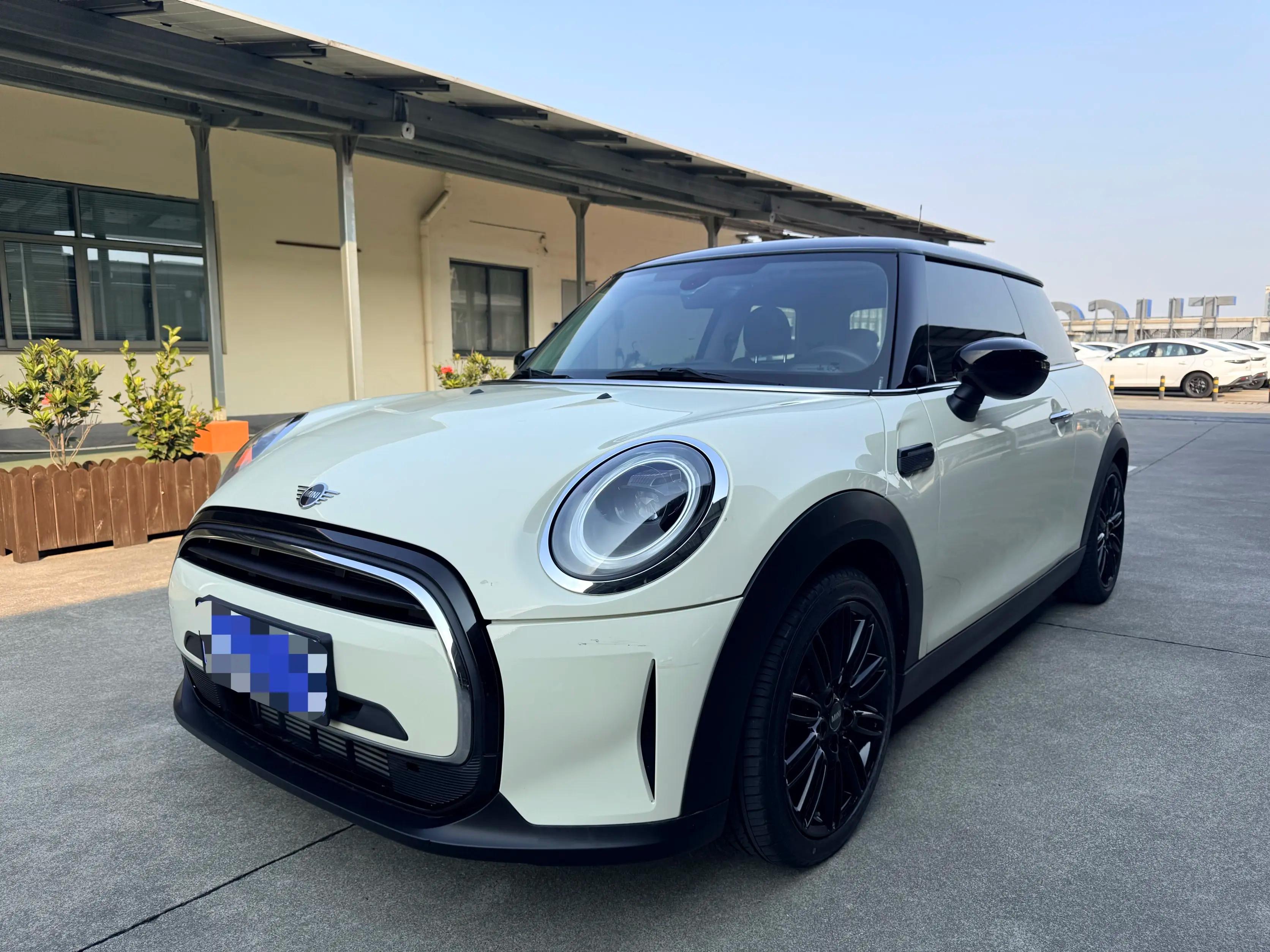 MINI  2022 г. 34642 км.