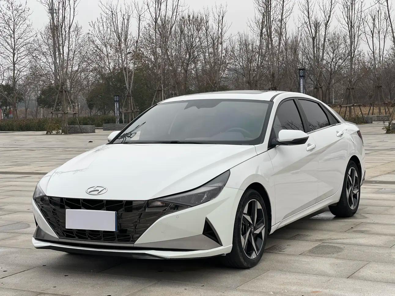 Hyundai Elantra 2023 г. 30012 км.