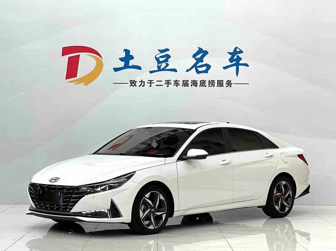 Hyundai Elantra 2022 г. 26711 км.