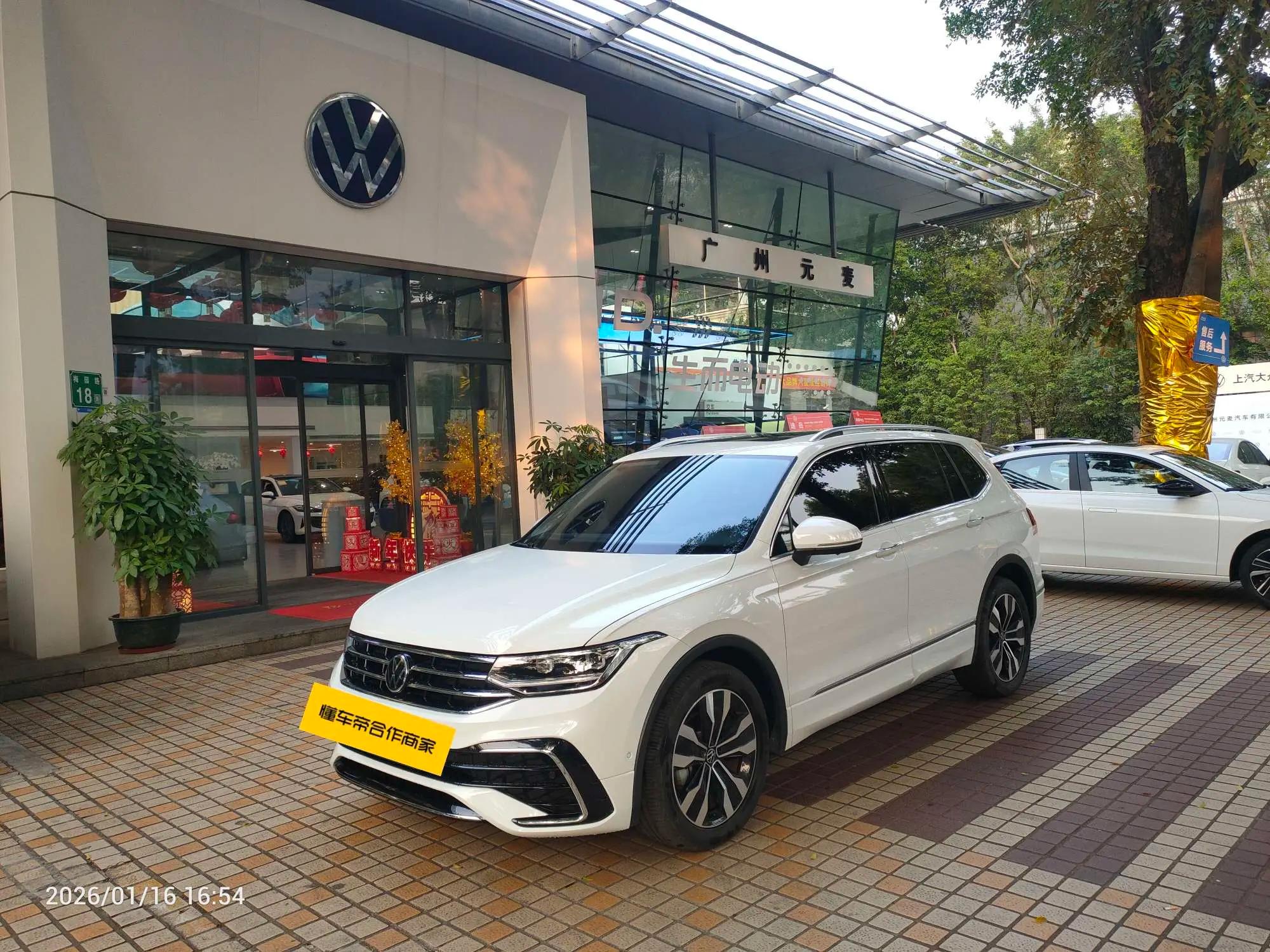 Volkswagen Tiguan L 2024 г. 4385 км.