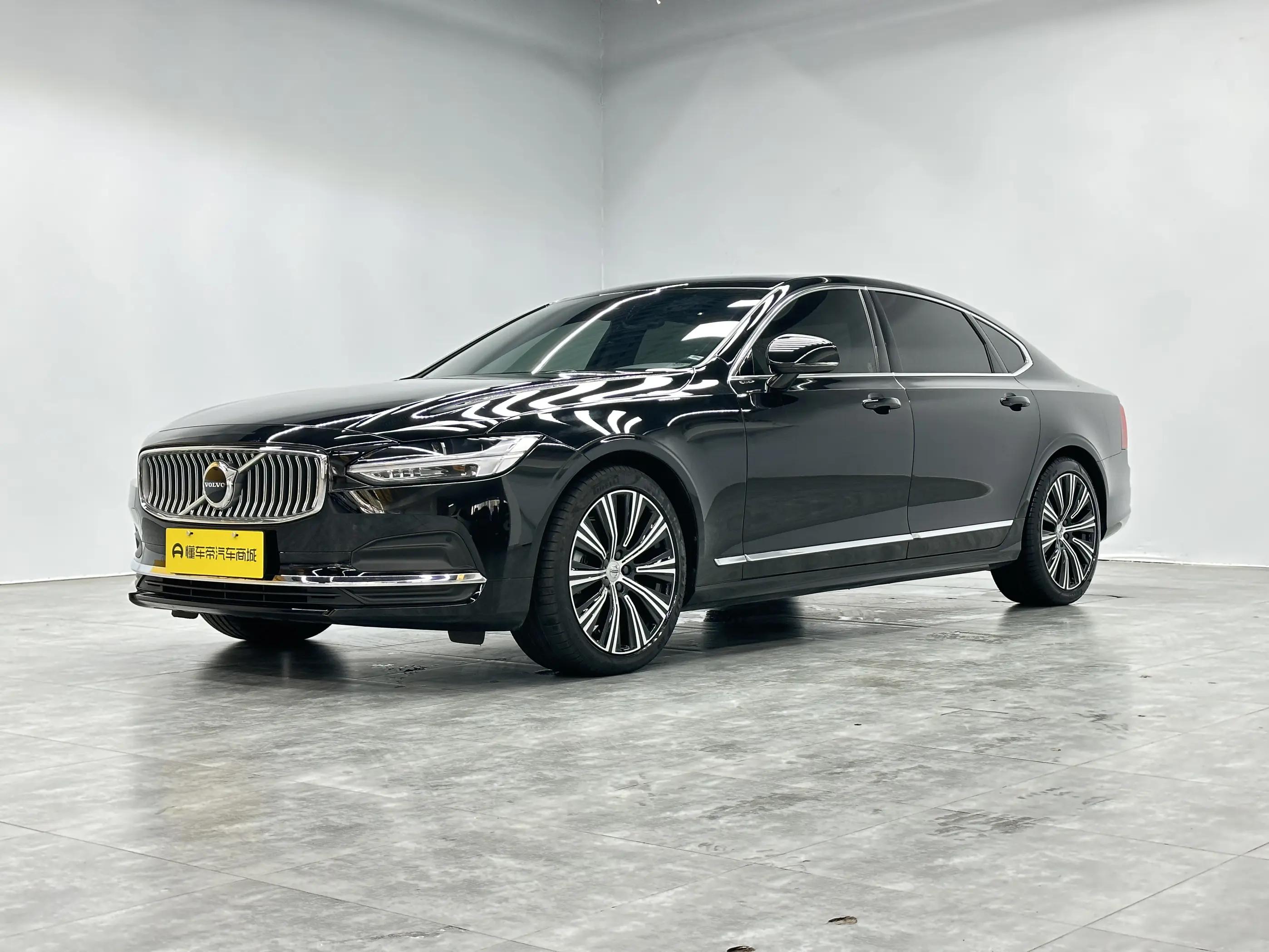Volvo S90 2024 г. 23203 км.