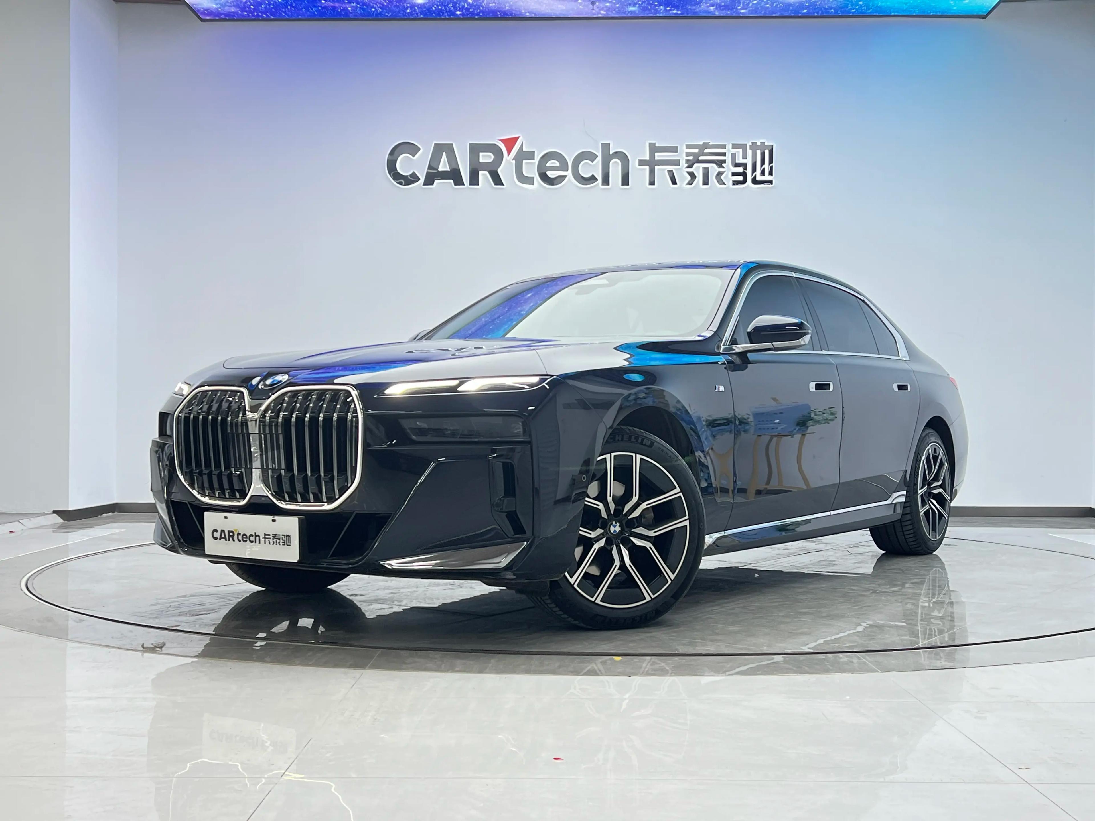 BMW 7 Series 2023 г. 23119 км.