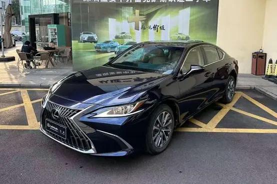 Lexus ES 2024 г. 27139 км.