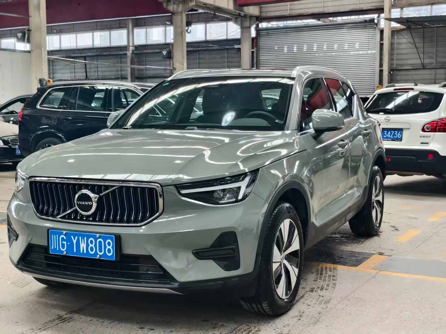 Volvo XC40 2025 г. 4099 км.