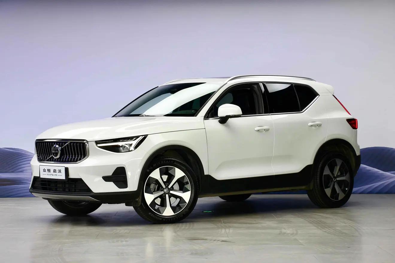 Volvo XC40 2024 г. 16100 км.