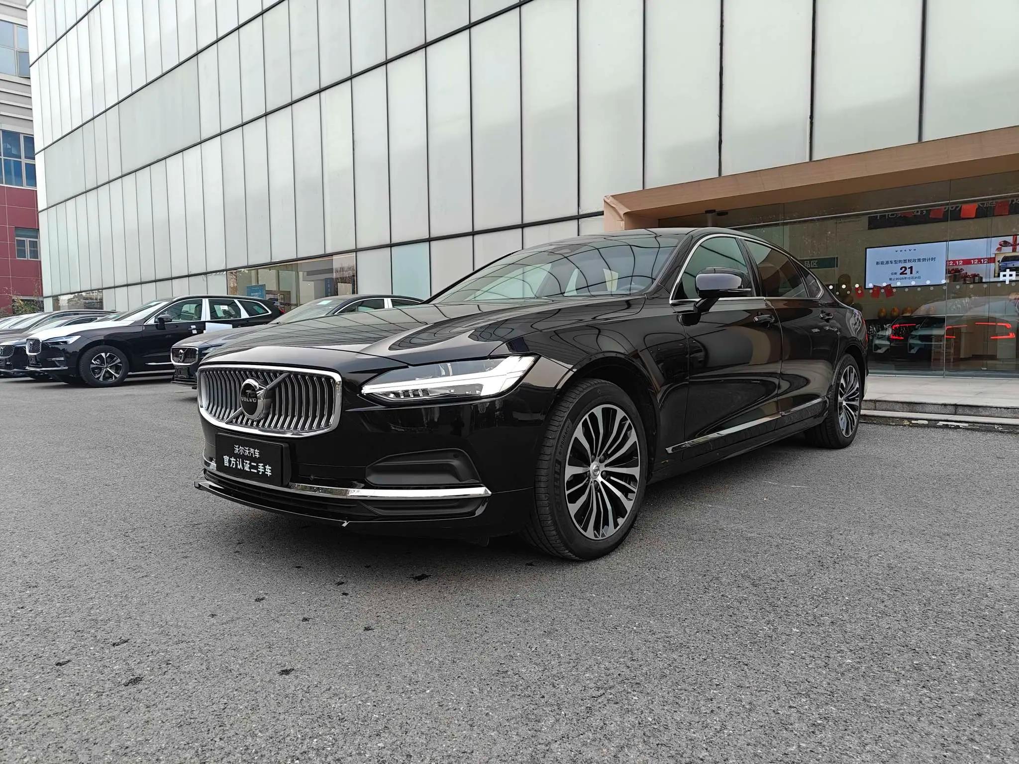 Volvo S90 2025 г. 5536 км.