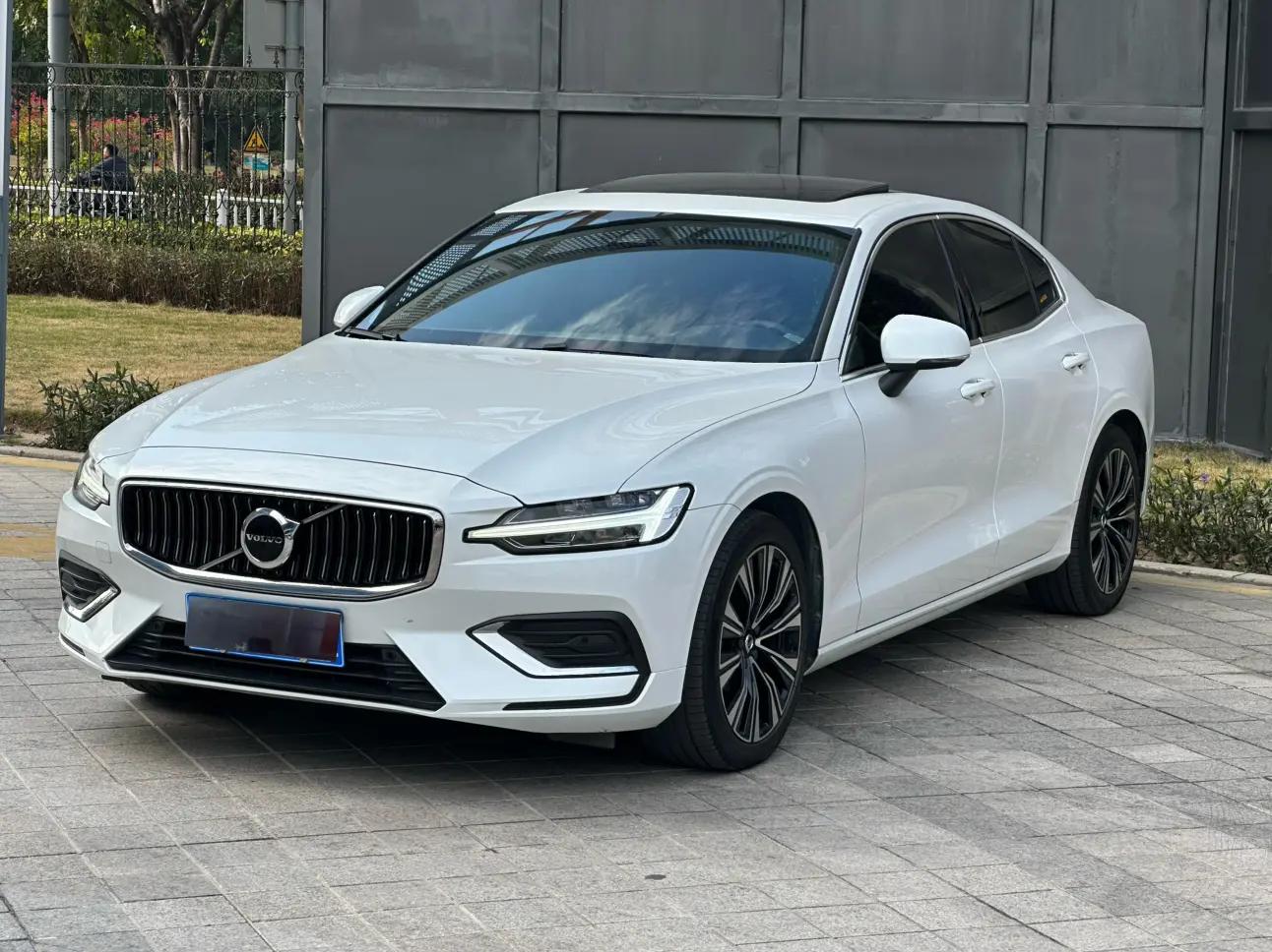 Volvo S60 2023 г. 20005 км.