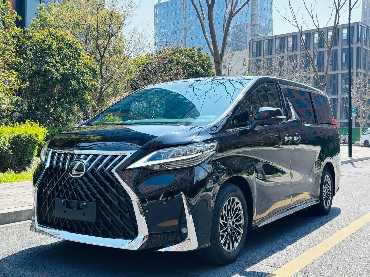 Toyota Crown Wellfire 2023 г. 96082 км.