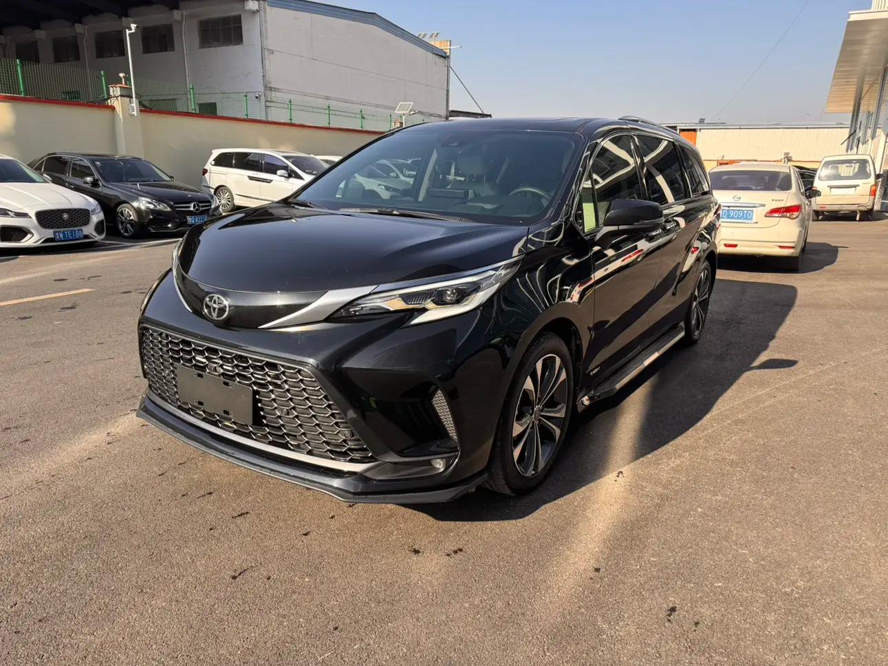 Toyota Granvia 2025 г. 19878 км.