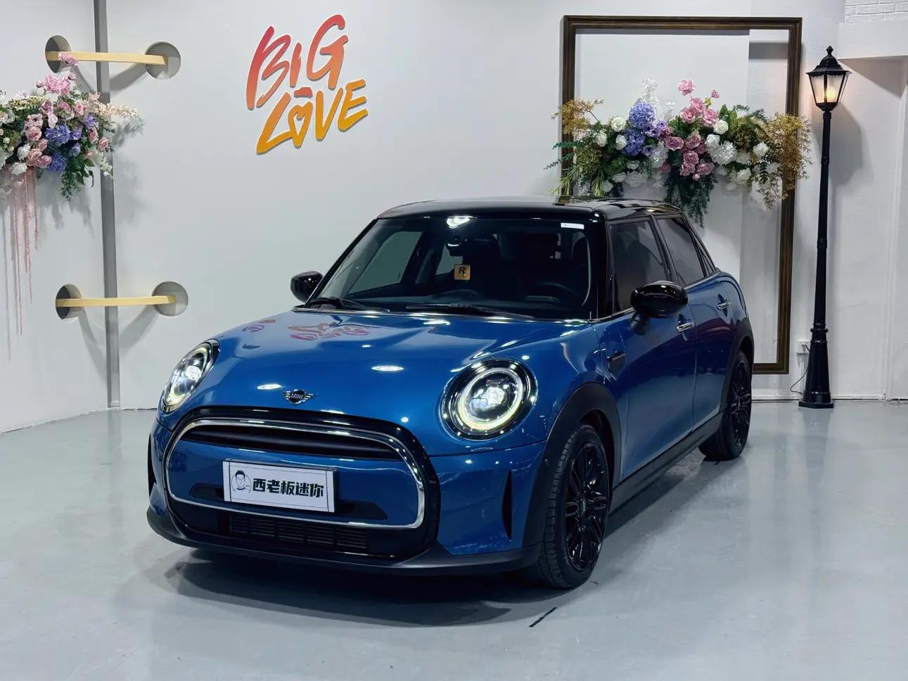 MINI  2021 г. 18200 км.