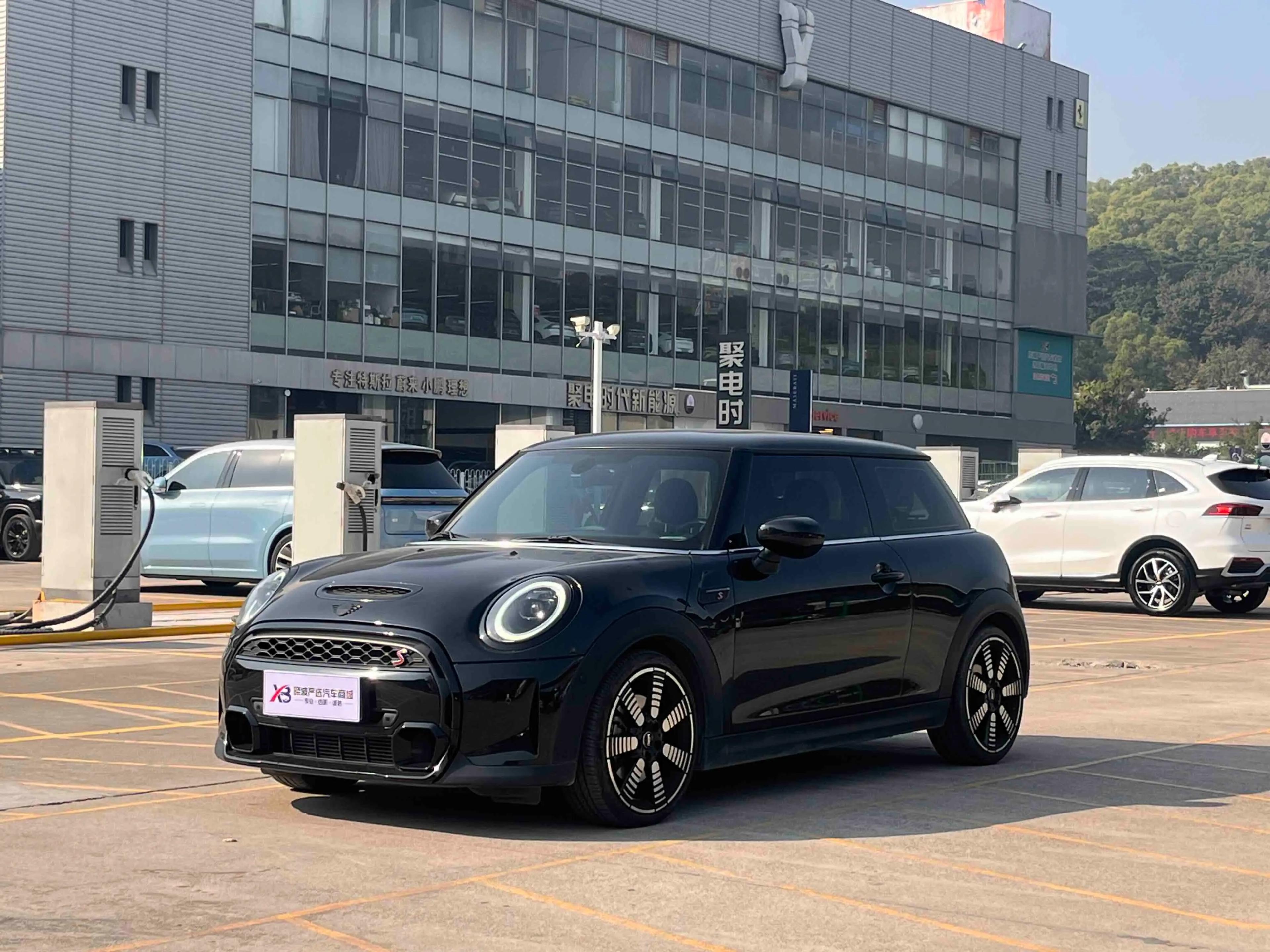 MINI  2023 г. 36000 км.