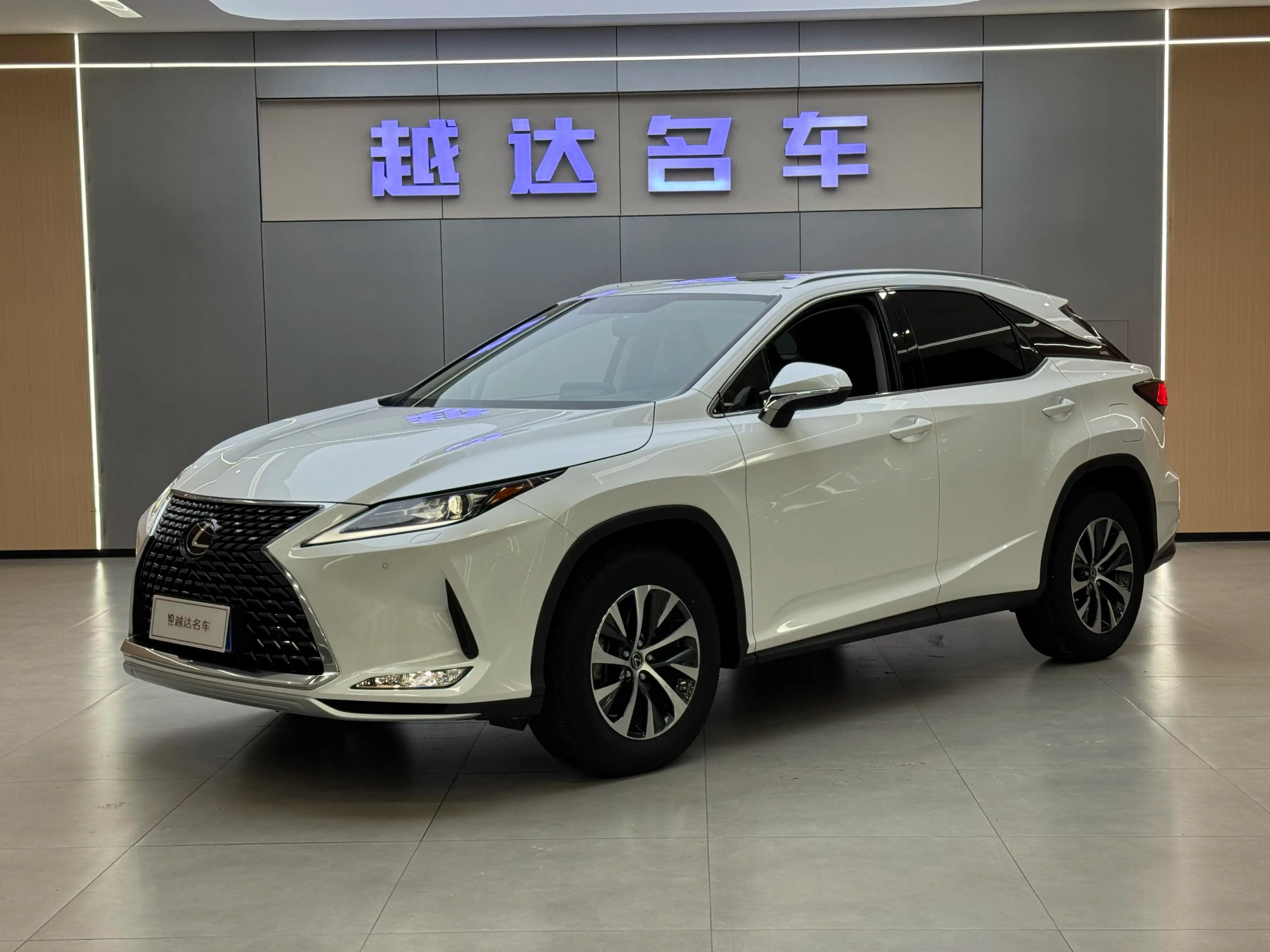 Lexus RX 2023 г. 48077 км.