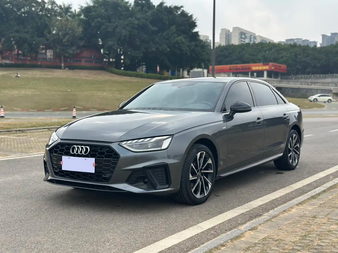 Audi A4L 2023 г. 44123 км.