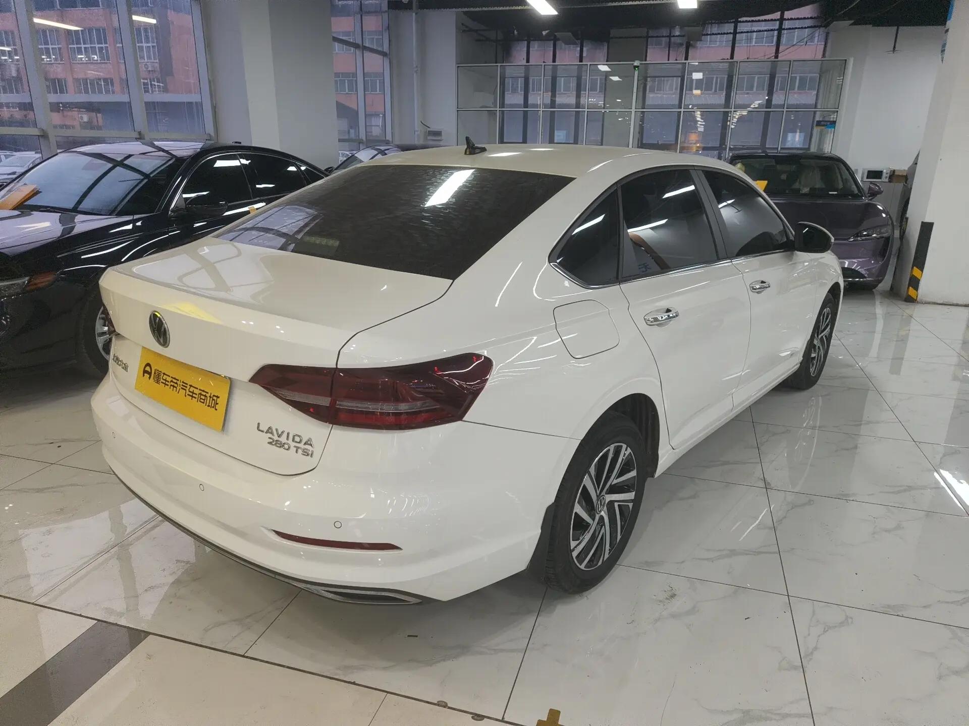 Volkswagen Lavida 2022 г. 10604 км.