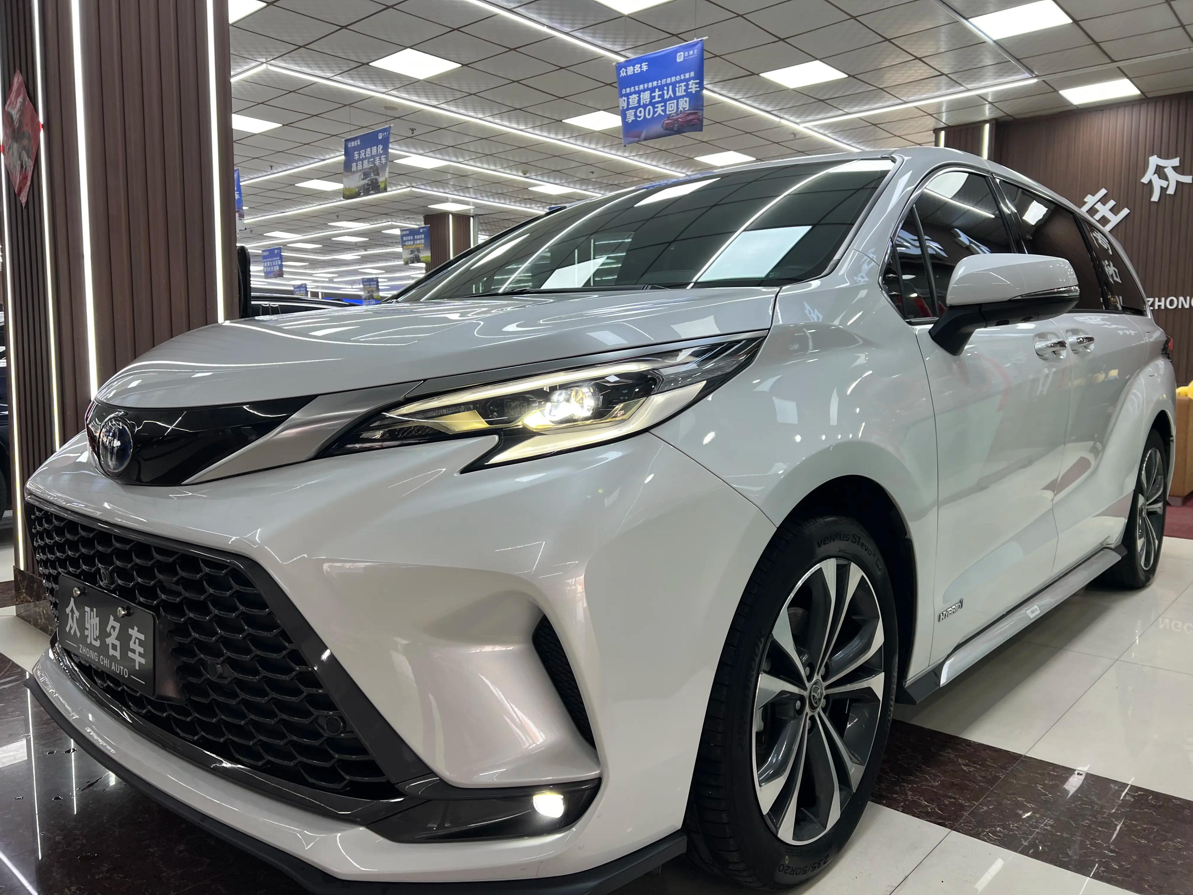 Toyota Granvia 2024 г. 60081 км.