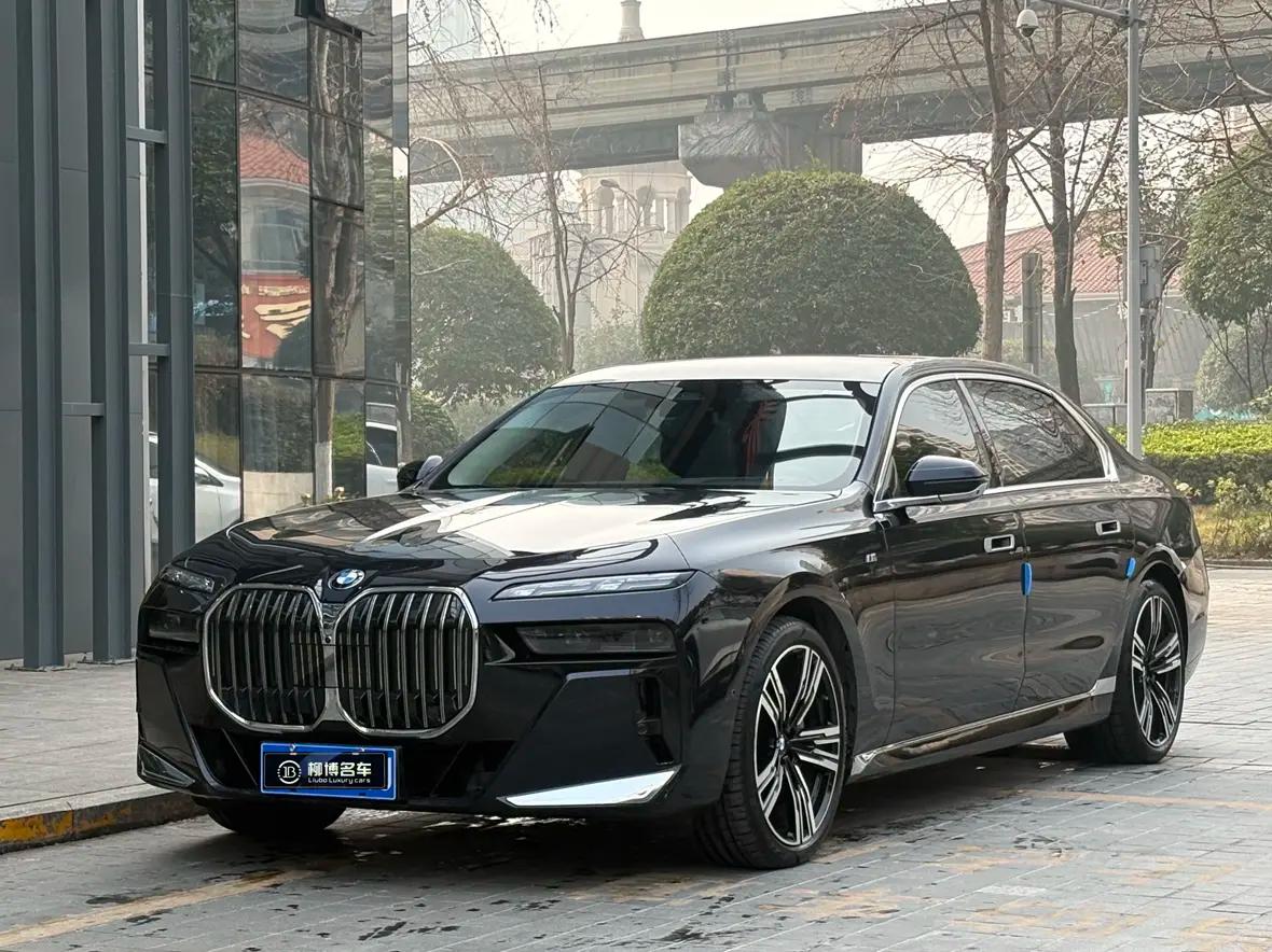 BMW 7 Series 2024 г. 25128 км.