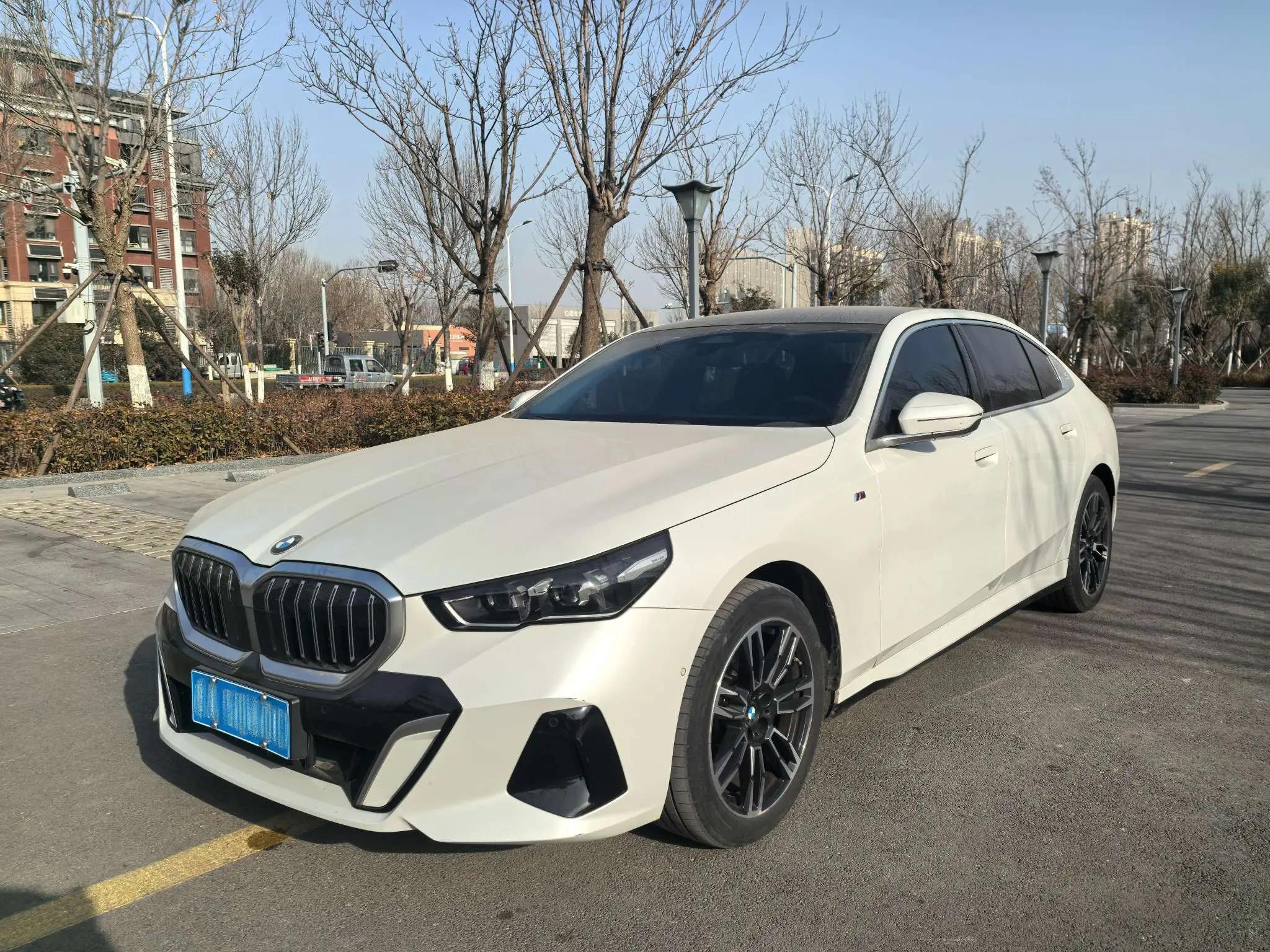 BMW 5 Series 2024 г. 18127 км.