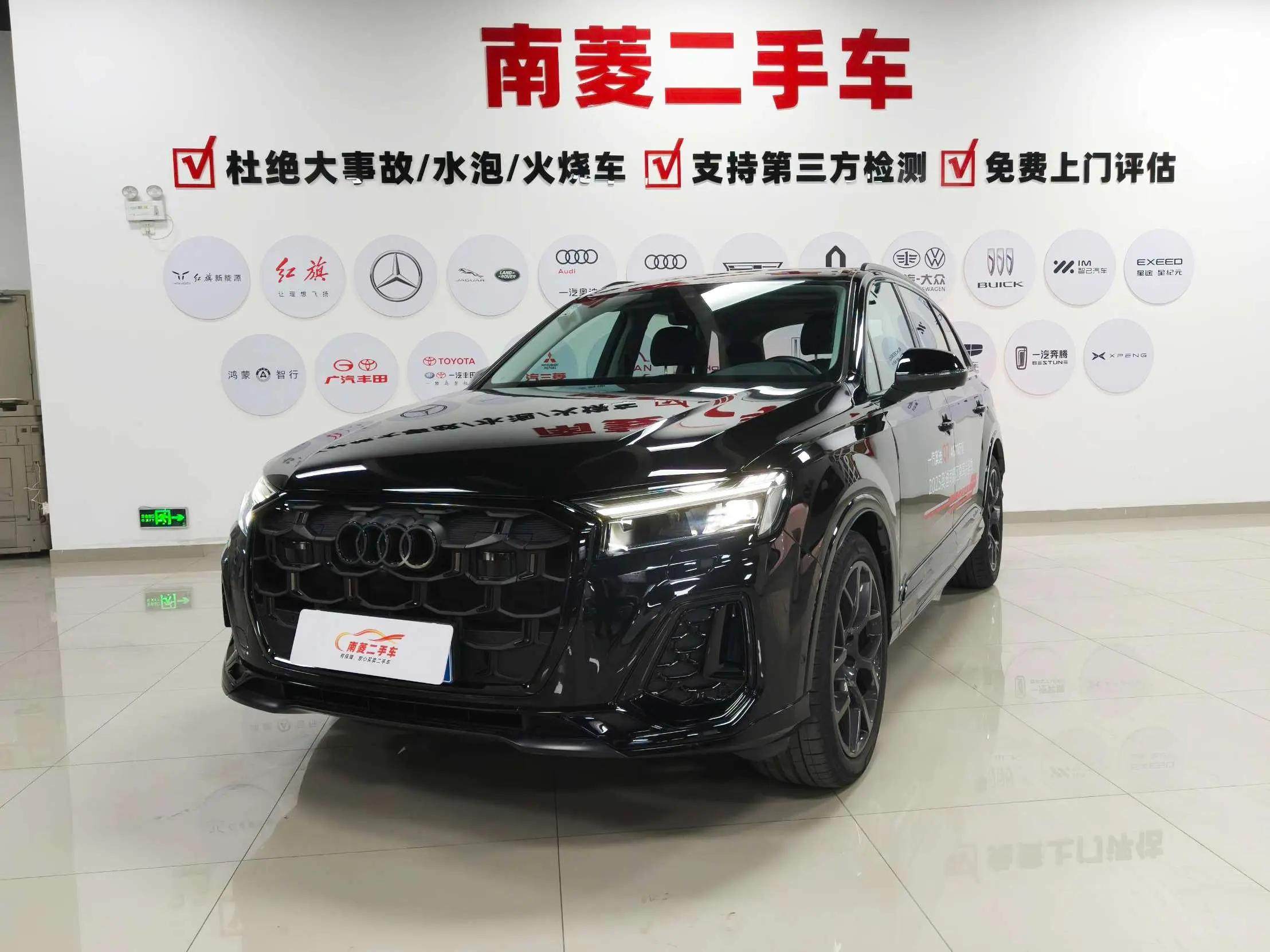 Audi Q7 2024 г. 6130 км.