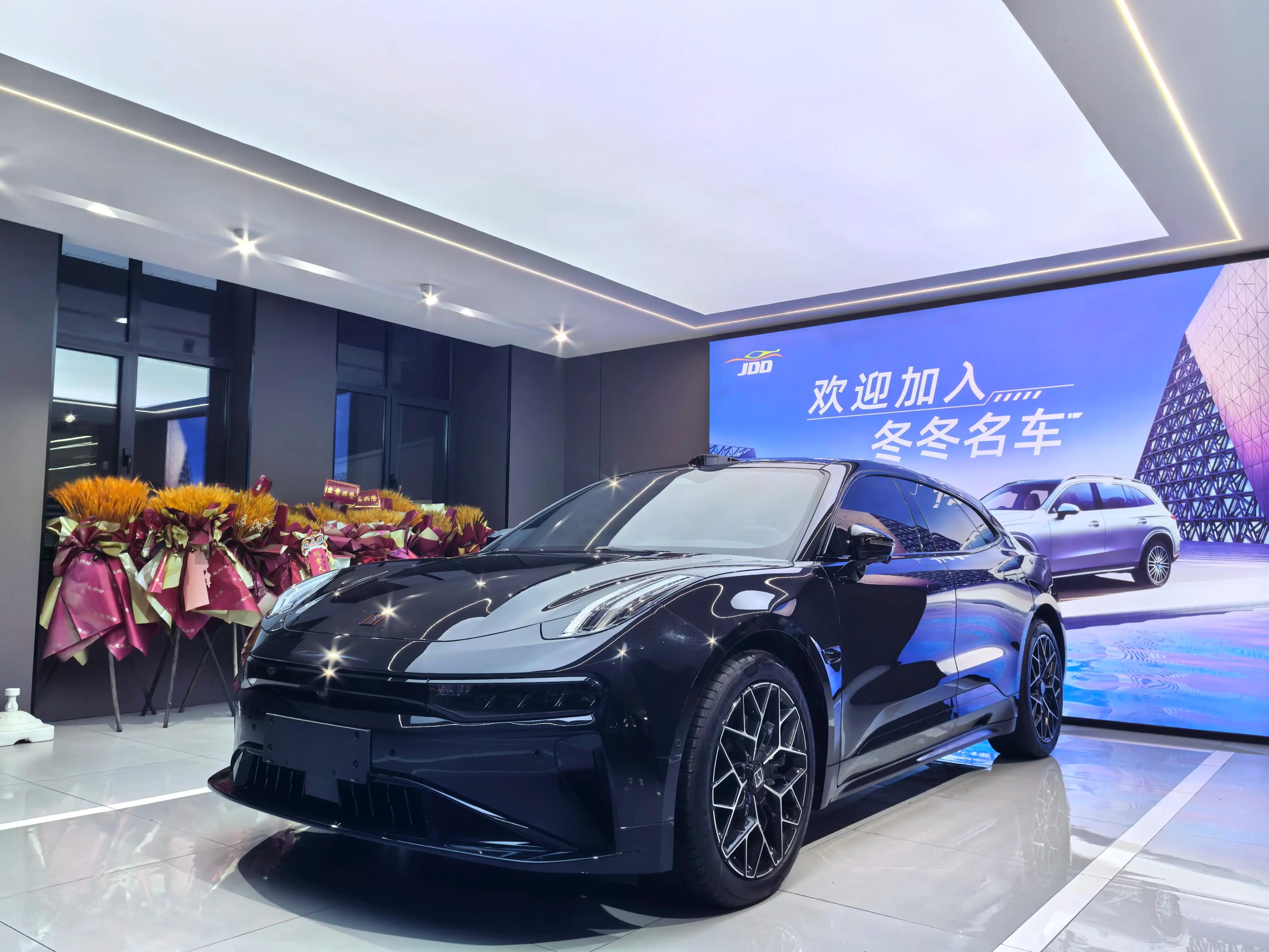 ZEEKR 001 2025 г. 18127 км.