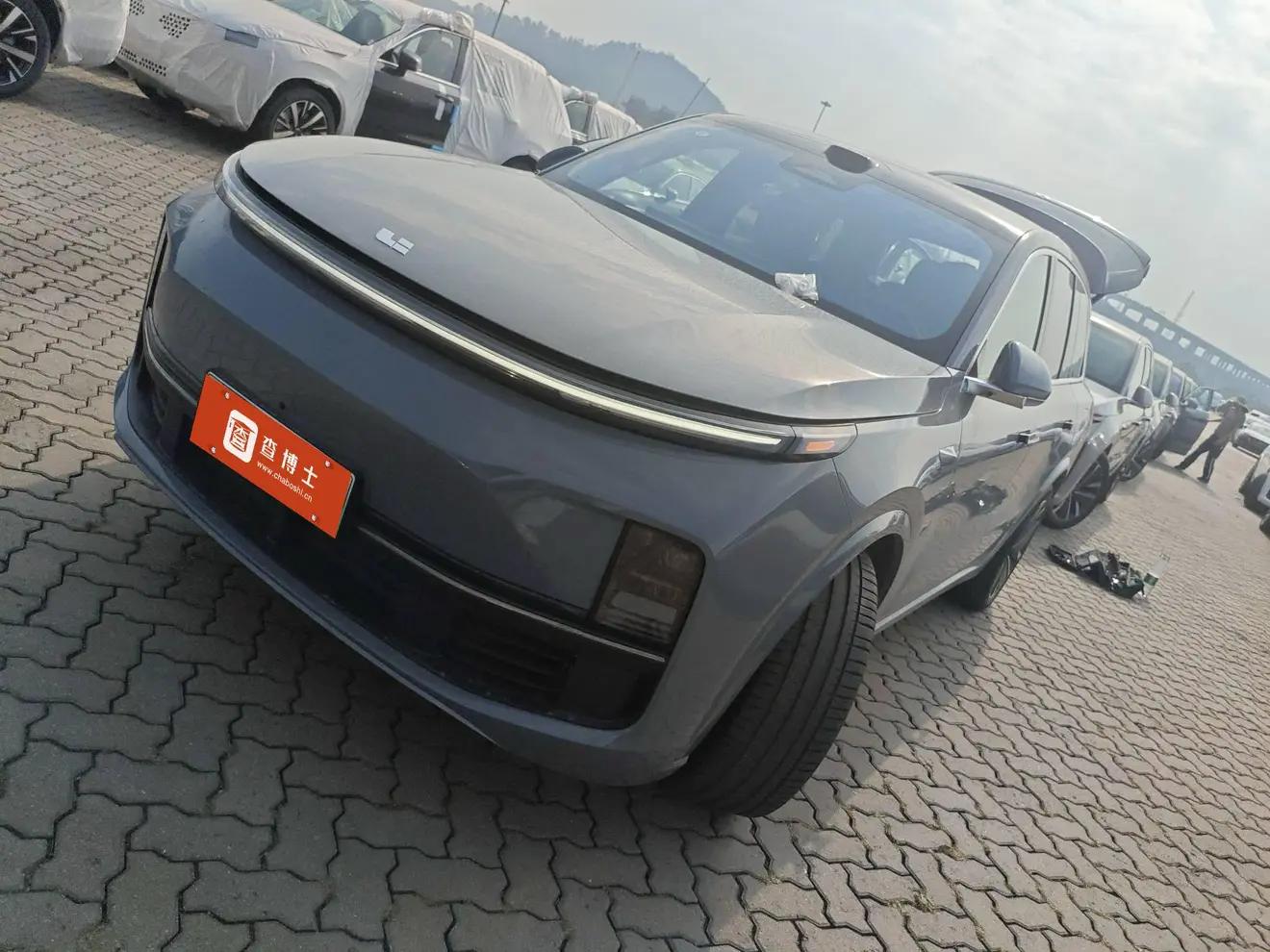 Lixiang L8 2025 г. 3532 км.