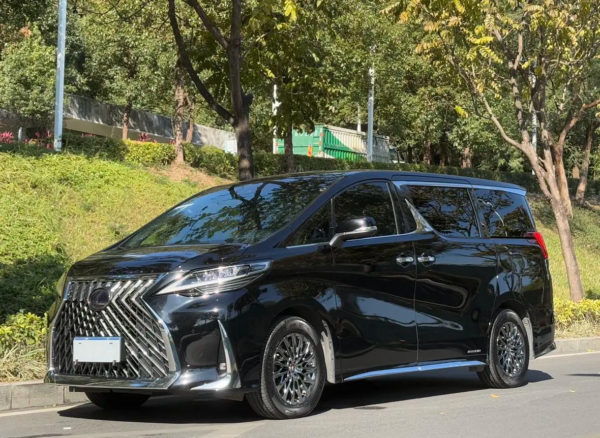 Lexus LM 2021 г. 89094 км.