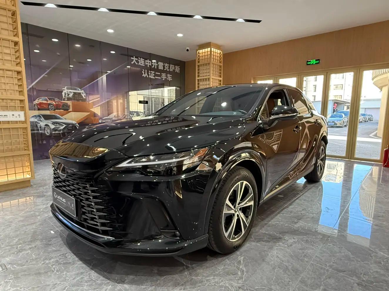 Lexus RX 2025 г. 9927 км.