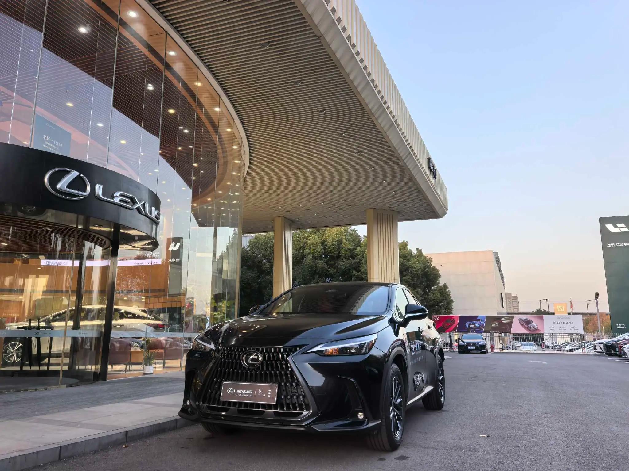 Lexus NX 2023 г. 42019 км.