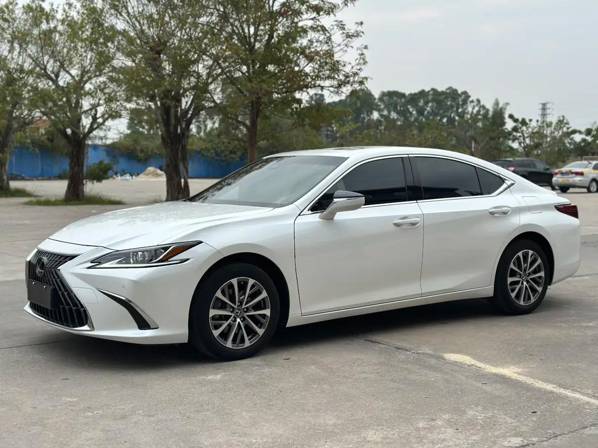 Lexus ES ES 250 2.5 AT (200 л.с.) 2022 г. 50001 км