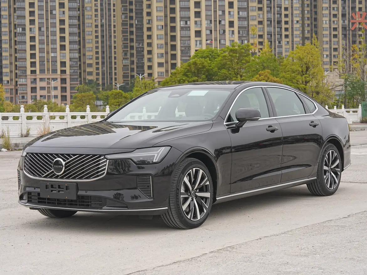 Volvo S60 2.0 B5 4WD AT (250 л.с.) 2025 г. 102 км