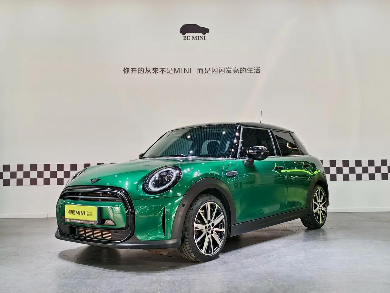 MINI  2022 г. 17006 км.