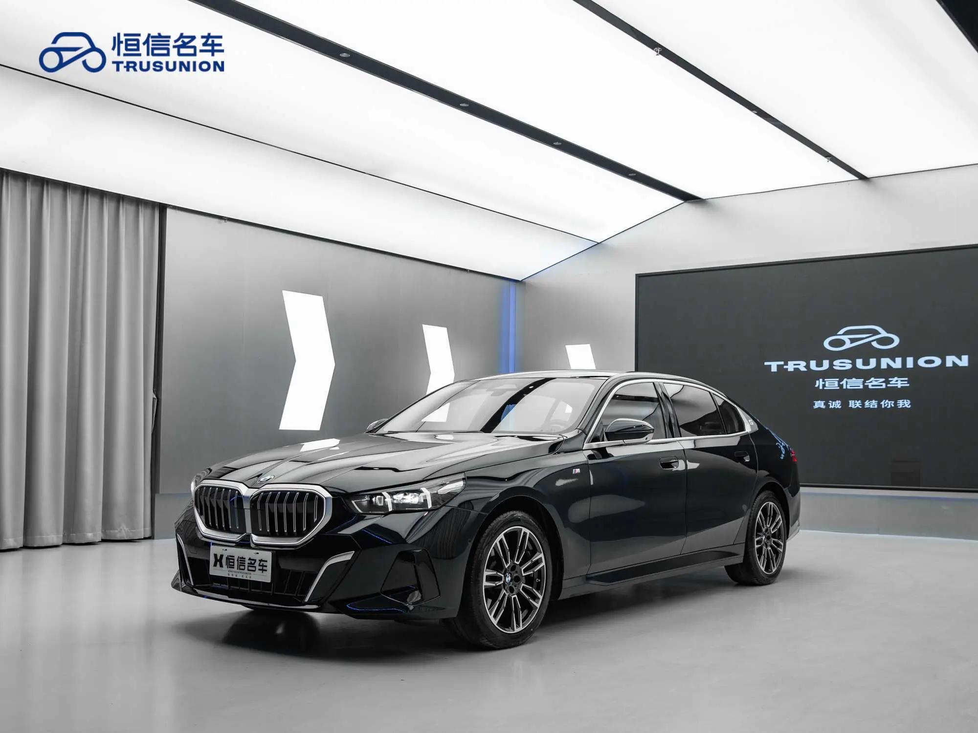 BMW 5 Series 2024 г. 35082 км.