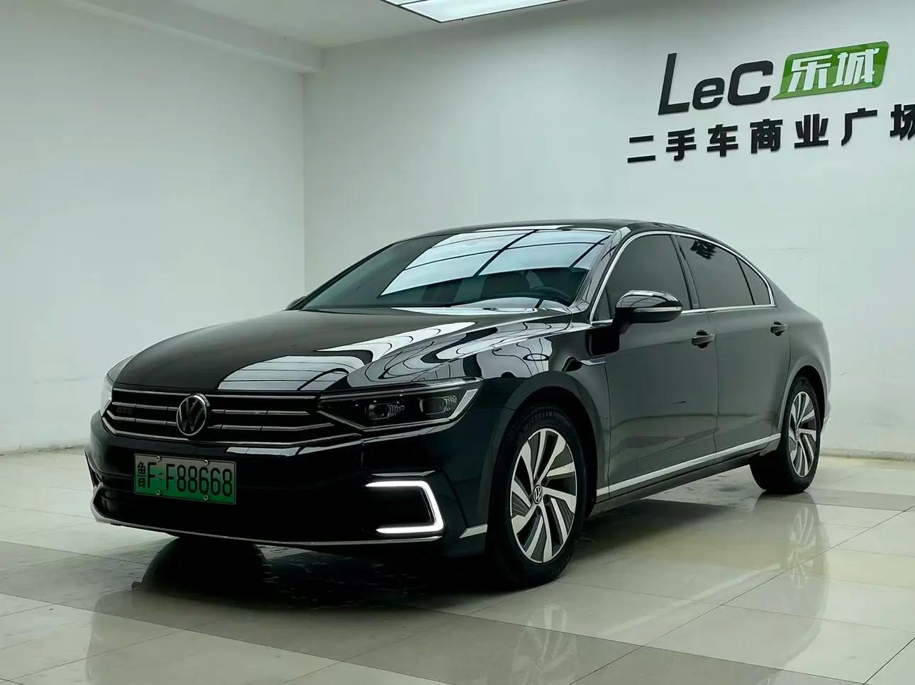Volkswagen Magotan PHEV 2023 г. 100133 км.
