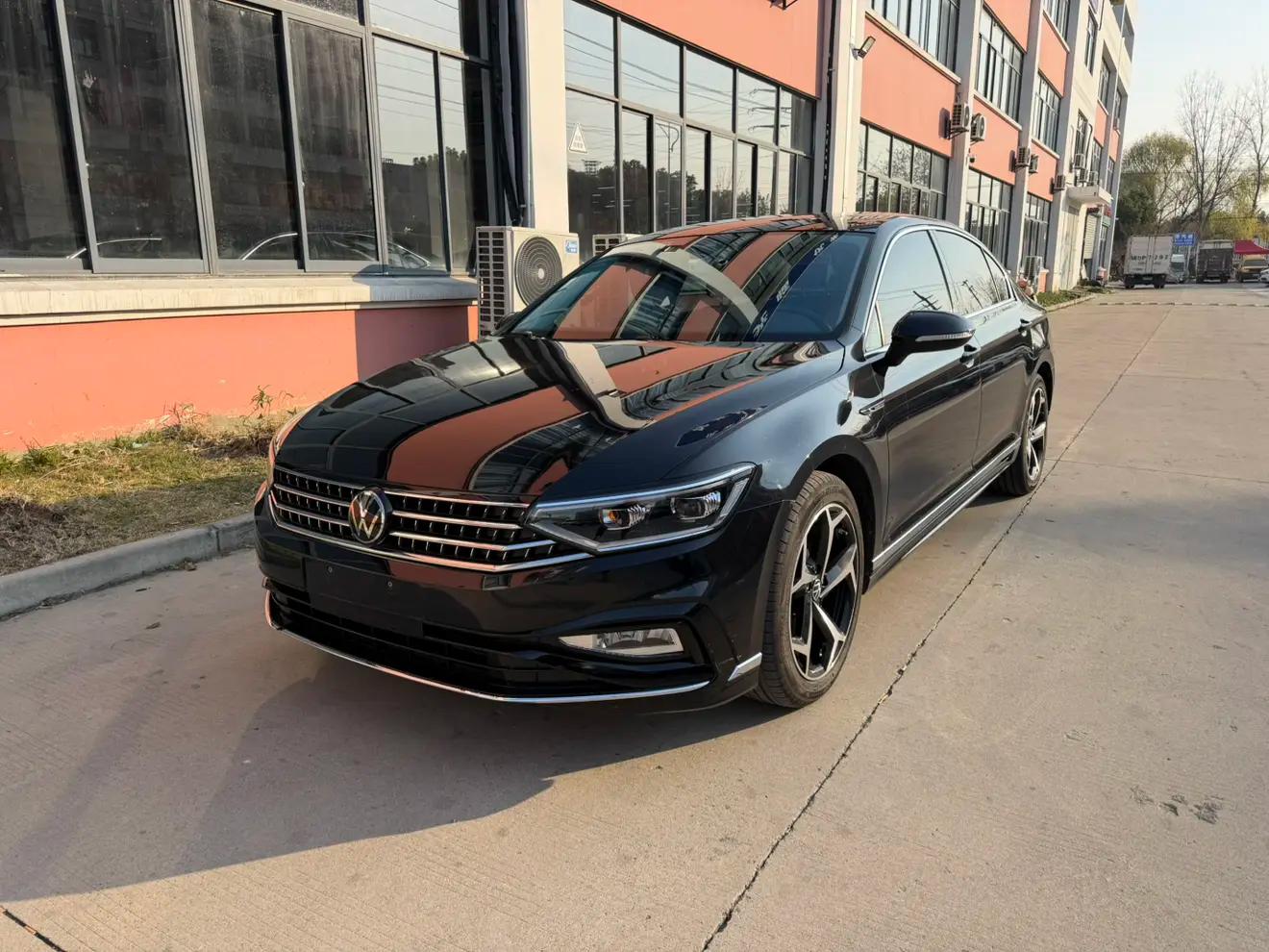 Volkswagen Magotan 2023 г. 43500 км.