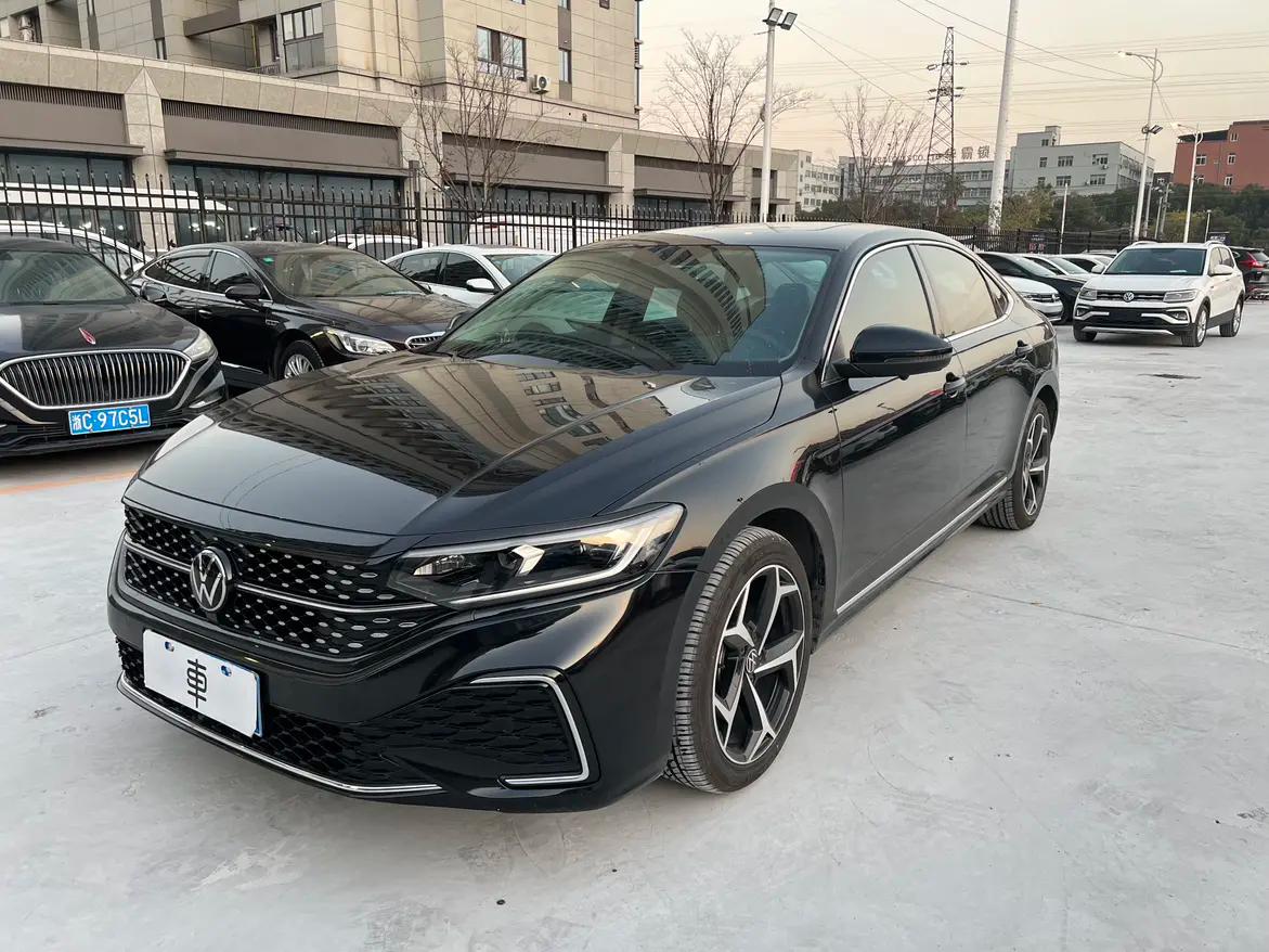 Volkswagen Passat 2023 г. 18037 км.