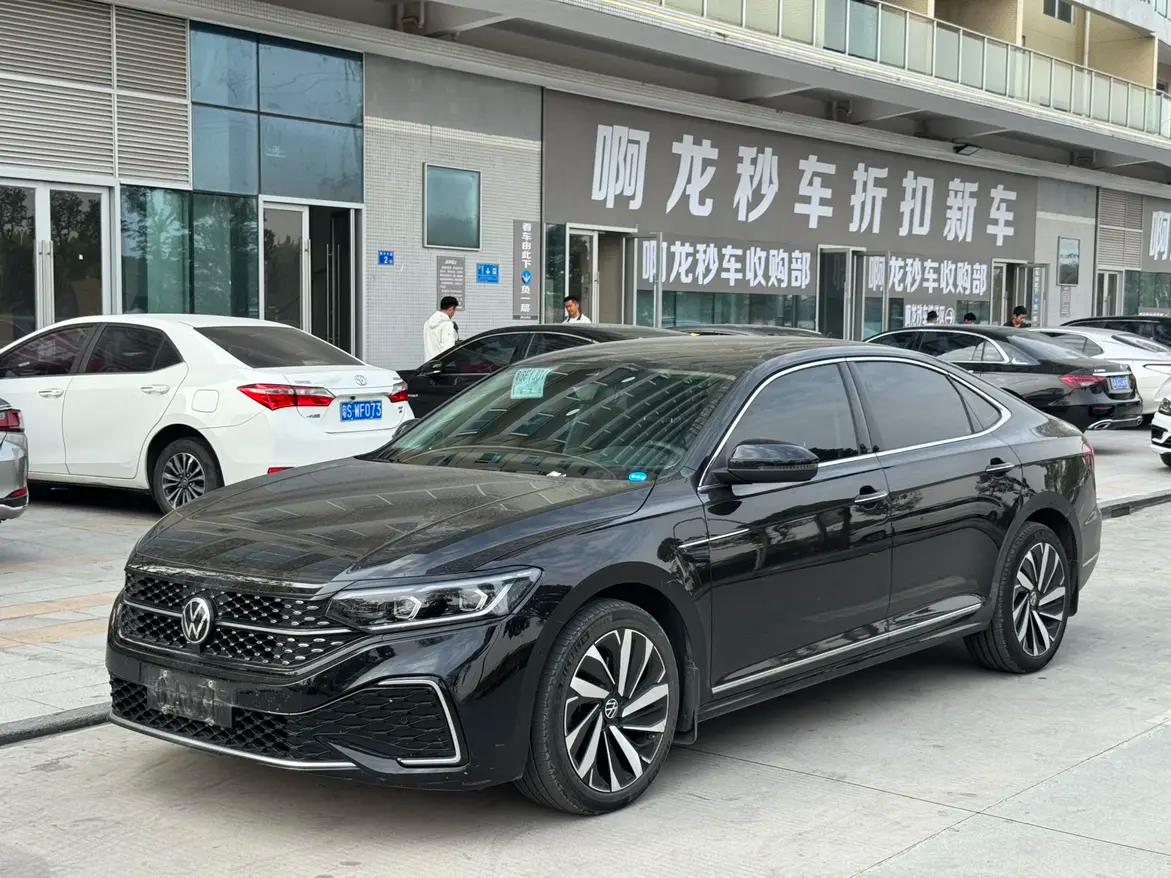 Volkswagen Passat 2022 г. 61639 км.