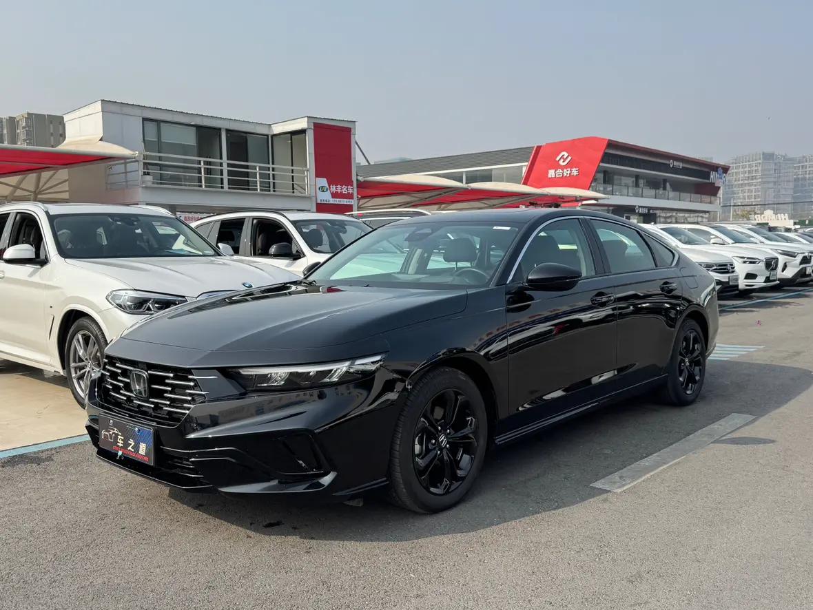 Honda Accord 2025 г. 14030 км.