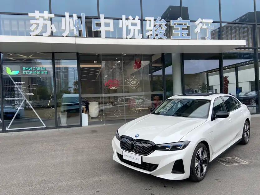 BMW i3 2025 г. 10142 км.