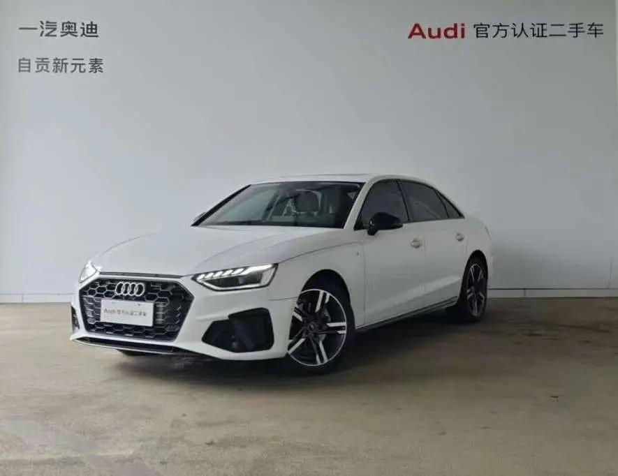Audi A4L 2023 г. 43001 км.