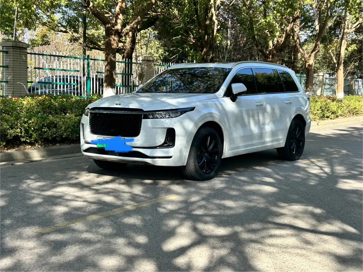 Lixiang ONE 2022 г. 75041 км.