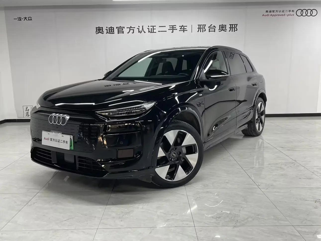 Audi Q6L e-tron 2025 г. 4252 км.