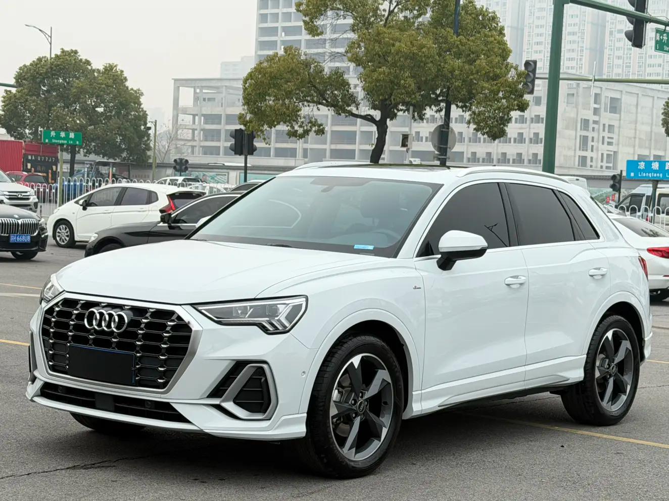 Audi Q3 2022 г. 18721 км.