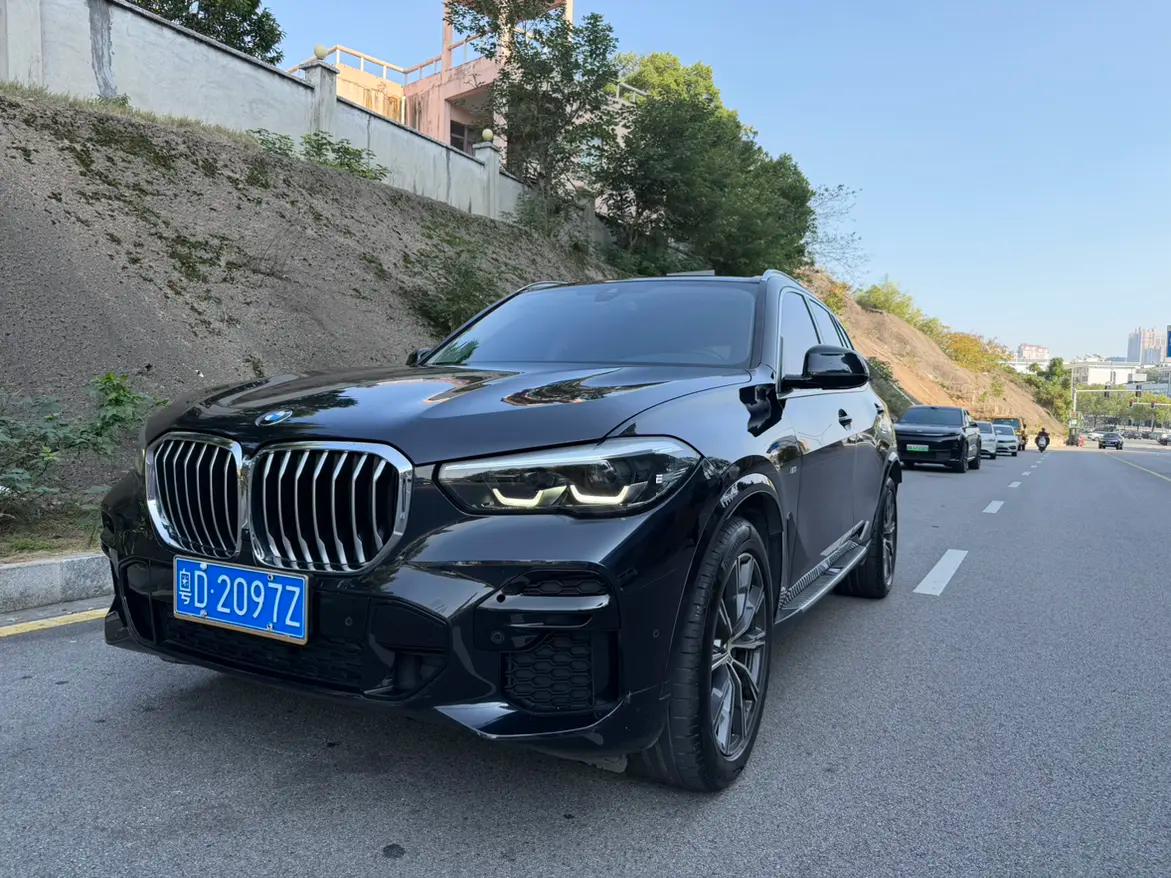 BMW X5 2022 г. 100093 км.